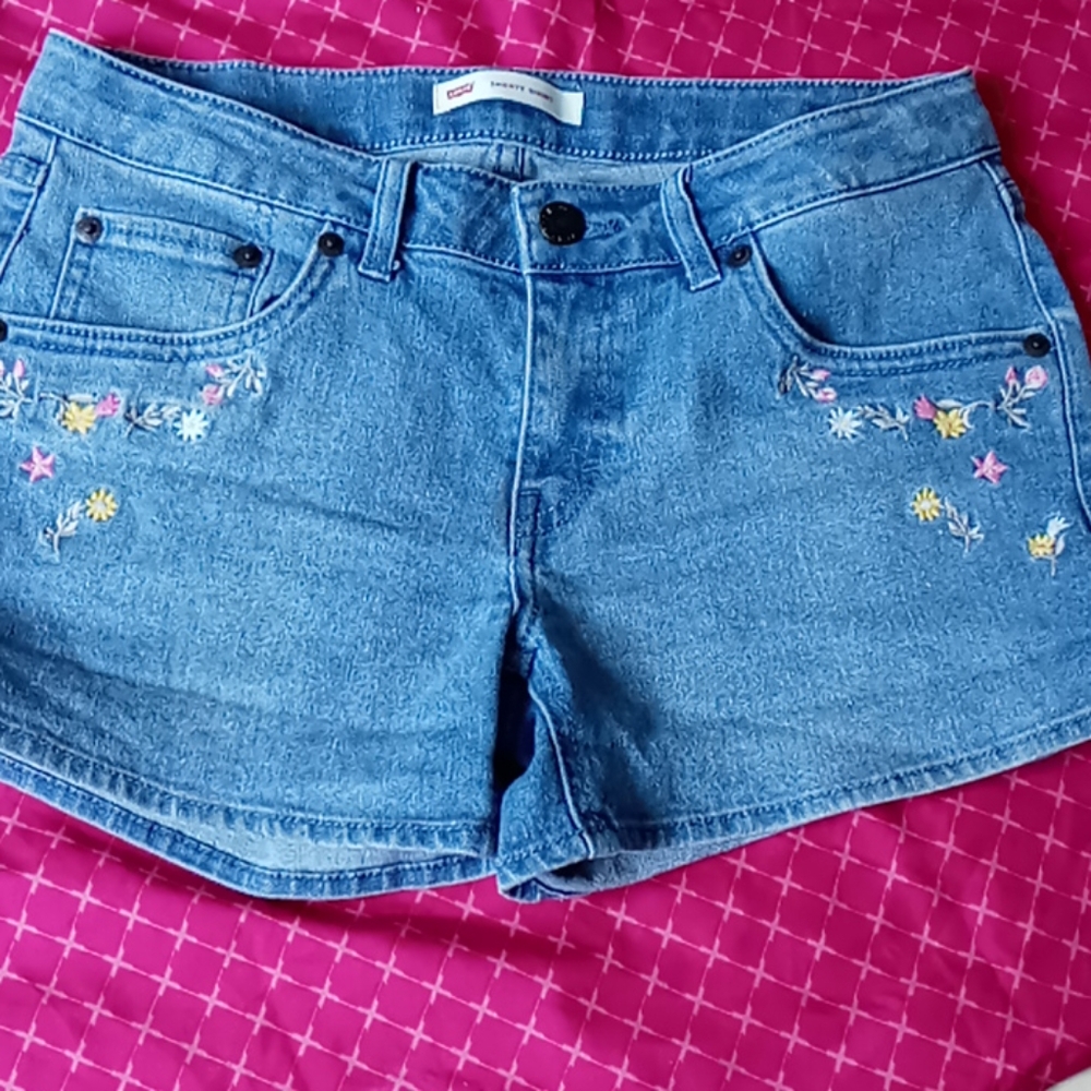 Im selling jean shorts.